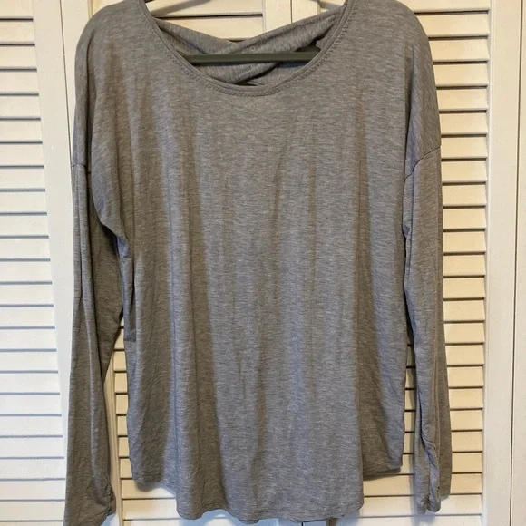 Athleta Yogini Grey Criss Cross Cutout Open Back Long Sleeve Top Size Medium - Picture 2 of 10